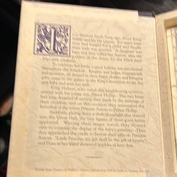 Disney Sleeping Beauty Limited Edition Watch - Picture 3 of 13